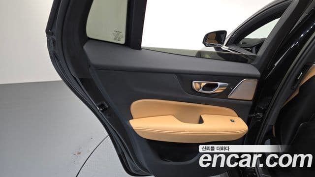 Volvo V60 Cross Country 2023 — Photo 4/34