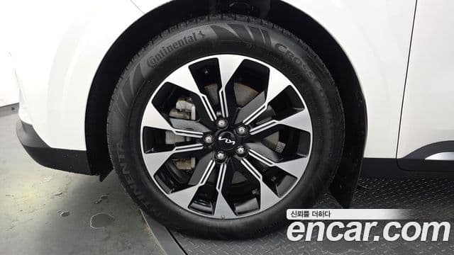 Kia Carnival 2021 — ფოტო 5/20