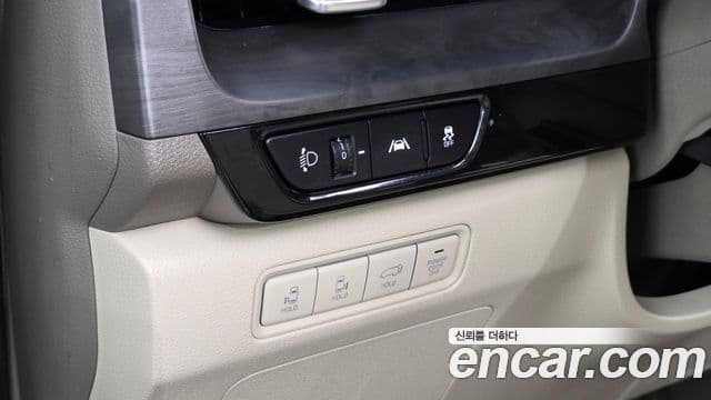 Kia Carnival 2021 — ფოტო 15/20