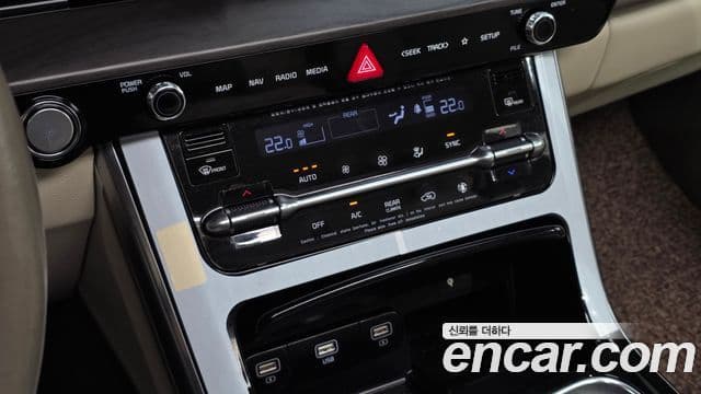 Kia Carnival 2021 — ფოტო 18/20