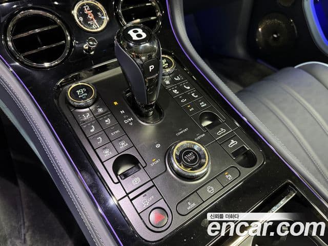 Bentley Continental GT 2025 — Фото 12/20