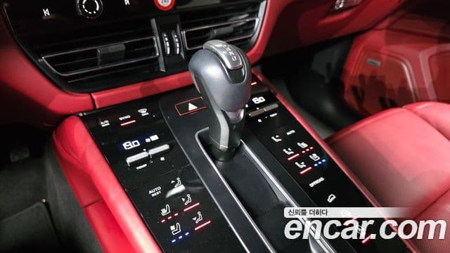 Porsche Macan 2023 — Фото 9/20