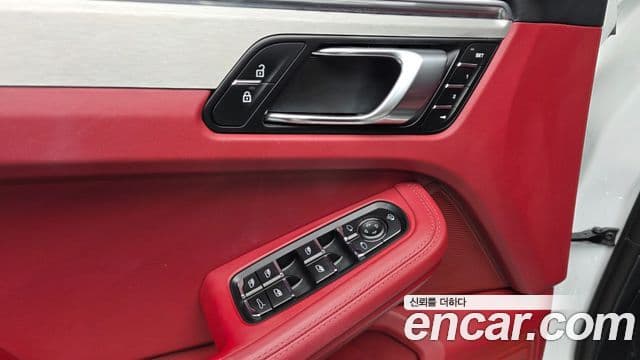 Porsche Macan 2023 — Фото 11/20