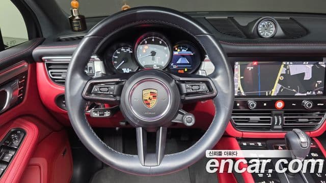 Porsche Macan 2023 — Фото 13/20