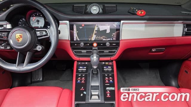 Porsche Macan 2023 — Фото 14/20