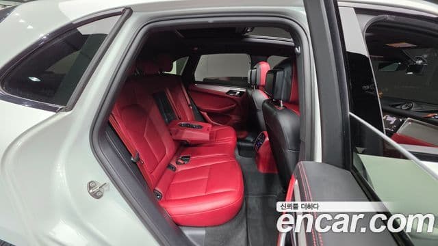 Porsche Macan 2023 — Фото 18/20