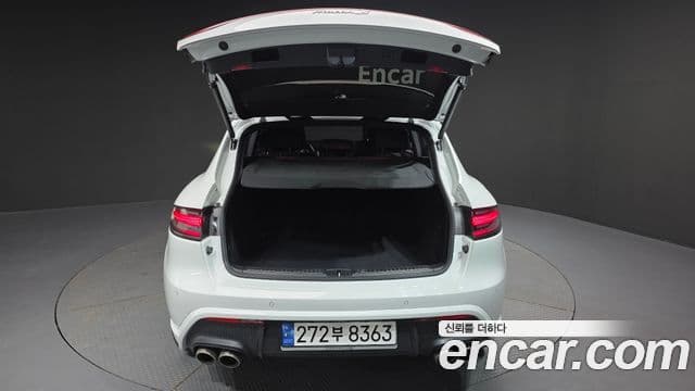 Porsche Macan 2023 — Фото 19/20