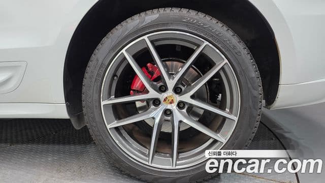 Porsche Macan 2023 — Photo 9/32