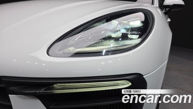 Porsche Macan 2023 — Photo 2/32