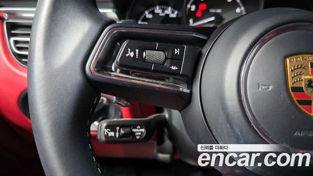 Porsche Macan 2023 — Photo 3/32