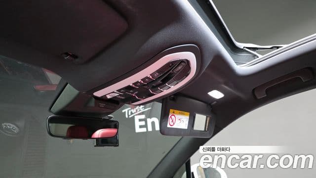 Porsche Macan 2023 — Photo 16/32