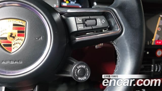 Porsche Macan 2023 — Photo 25/32