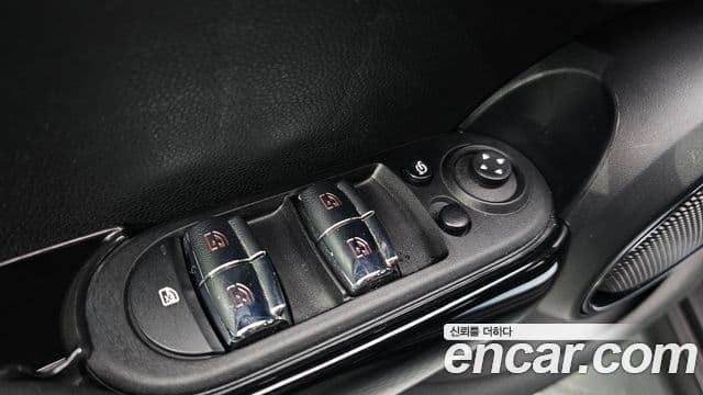 Mini Cooper 2023 — ფოტო 19/20