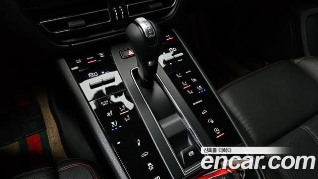Porsche Macan 2022 — Фото 8/20