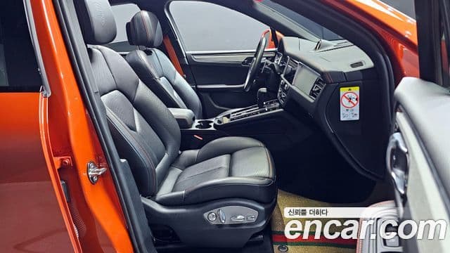 Porsche Macan 2022 — Photo 23/30