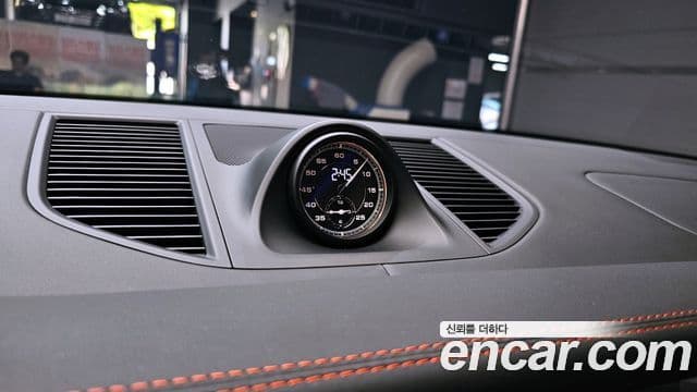 Porsche Macan 2022 — Photo 9/30
