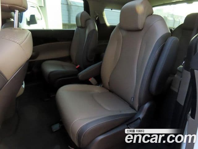 Kia Carnival 2024 — ფოტო 5/20
