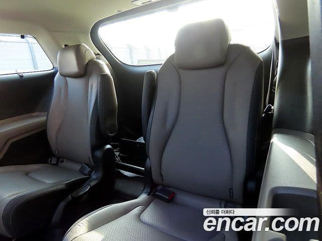 Kia Carnival 2024 — ფოტო 6/20