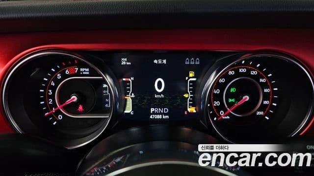 Jeep Wrangler 2022 — ფოტო 8/20