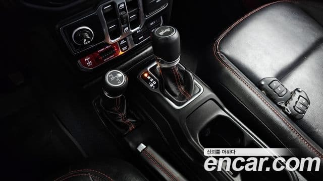 Jeep Wrangler 2022 — ფოტო 9/20