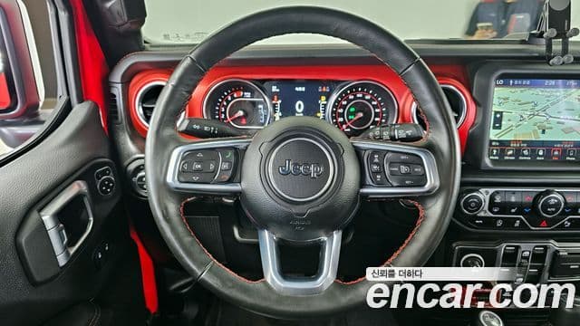 Jeep Wrangler 2022 — ფოტო 13/20