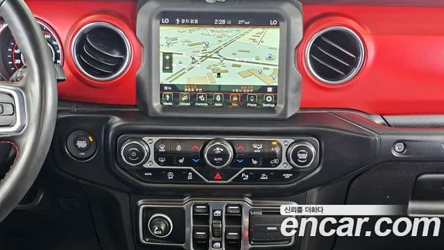 Jeep Wrangler 2022 — ფოტო 14/20