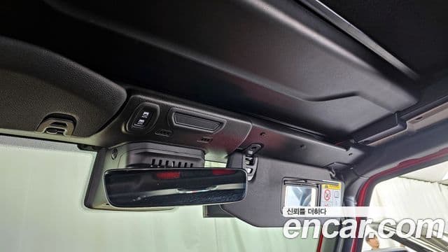 Jeep Wrangler 2022 — ფოტო 17/20