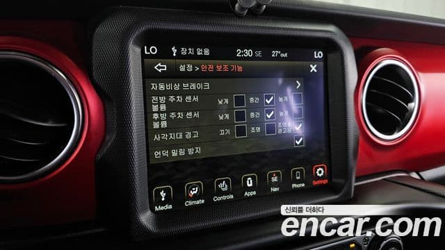 Jeep Wrangler 2022 — ფოტო 18/20