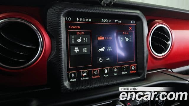 Jeep Wrangler 2022 — ფოტო 19/20