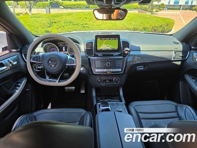 Mercedes-Benz GLE-Class 2019 — Photo 2/20