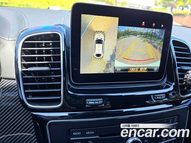 Mercedes-Benz GLE-Class 2019 — Photo 15/20