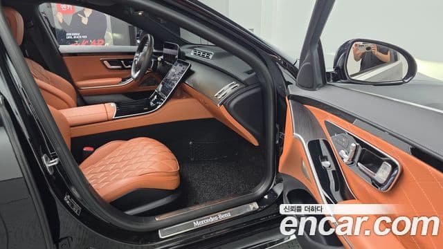 Mercedes-Benz S-Class 2023 — Photo 8/33