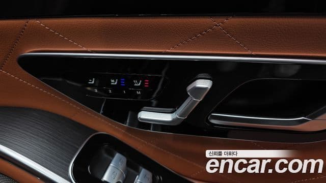 Mercedes-Benz S-Class 2023 — Photo 21/33