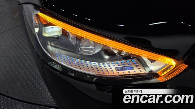 Mercedes-Benz S-Class 2023 — Photo 2/33