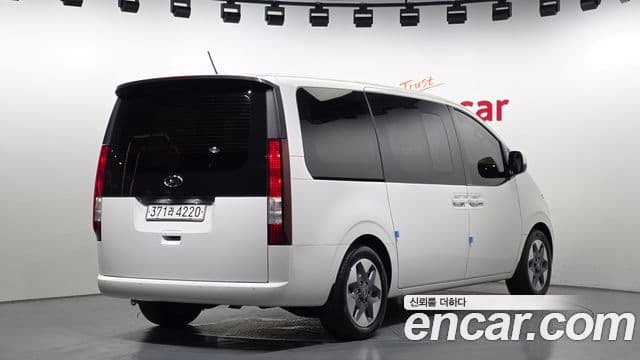 Hyundai Staria 2021 — ფოტო 2/20