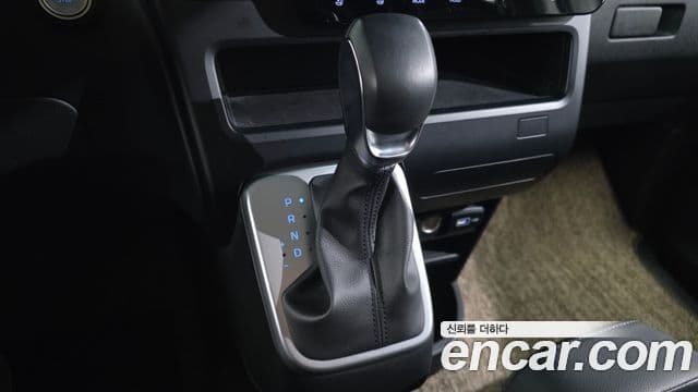Hyundai Staria 2021 — ფოტო 9/20