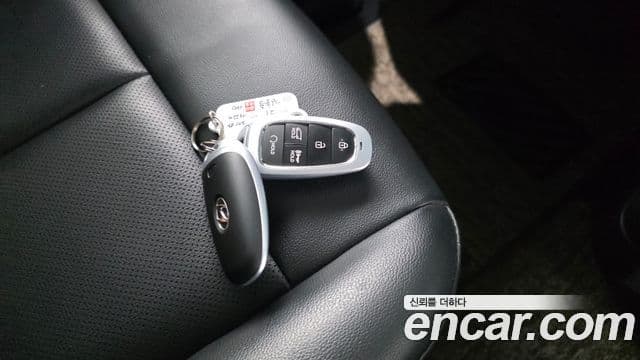 Hyundai Staria 2021 — ფოტო 18/20