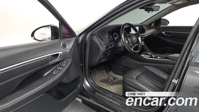 Hyundai Sonata 2022 — ფოტო 9/20