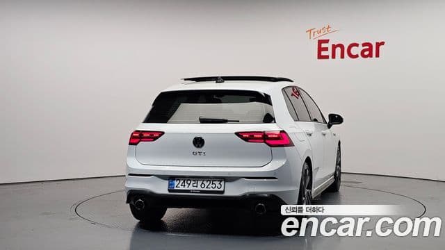 Volkswagen Golf 2024 — ფოტო 4/20