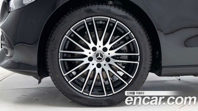 Mercedes-Benz C-Class 2025 — Фото 4/20
