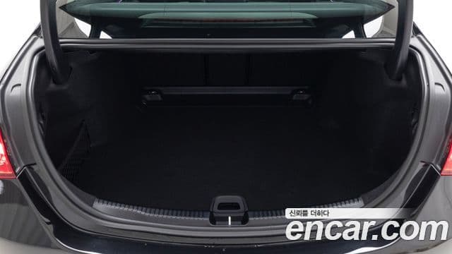 Mercedes-Benz C-Class 2025 — Фото 10/20