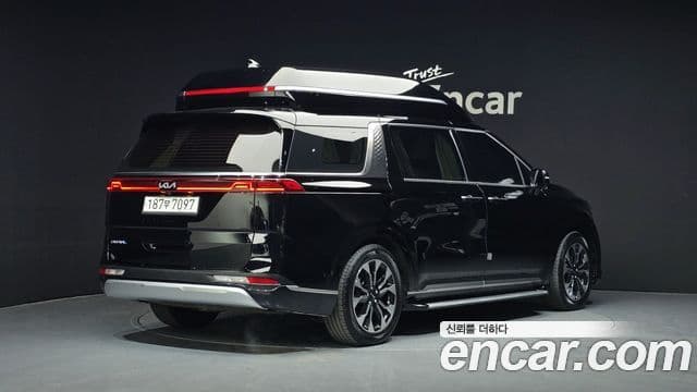 Kia Carnival 2023 — Фото 2/20