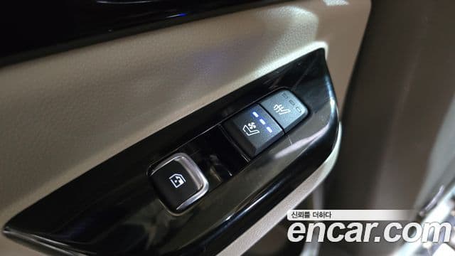 Kia Carnival 2023 — Фото 18/20