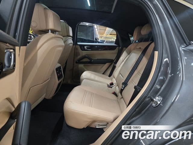 Porsche Cayenne 2020 — ფოტო 19/20