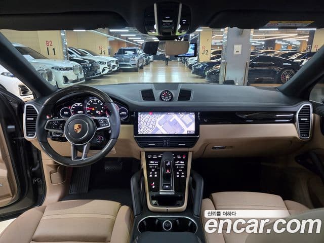 Porsche Cayenne 2020 — ფოტო 17/20