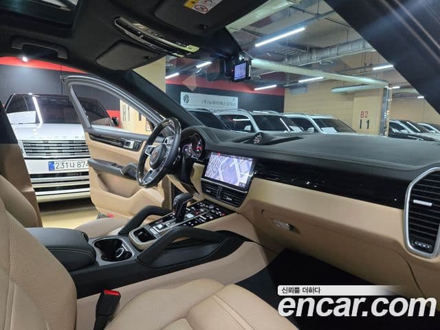 Porsche Cayenne 2020 — ფოტო 16/20