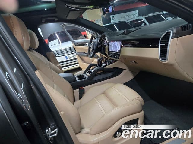 Porsche Cayenne 2020 — ფოტო 10/20