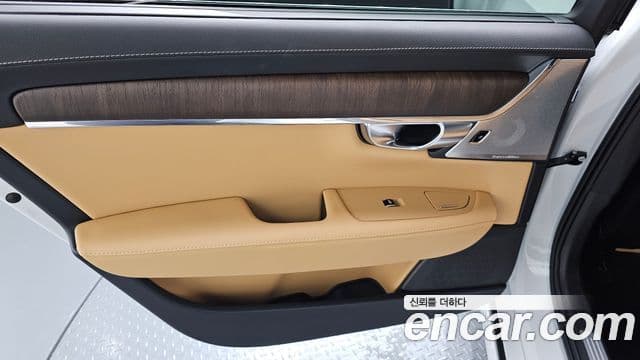Volvo S90 2023 — Şəkil 28/34
