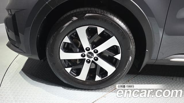 Kia Sorento 2023 — Фото 5/20