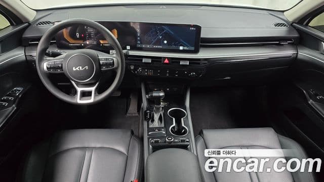 Kia K5 2023 — ფოტო 7/20